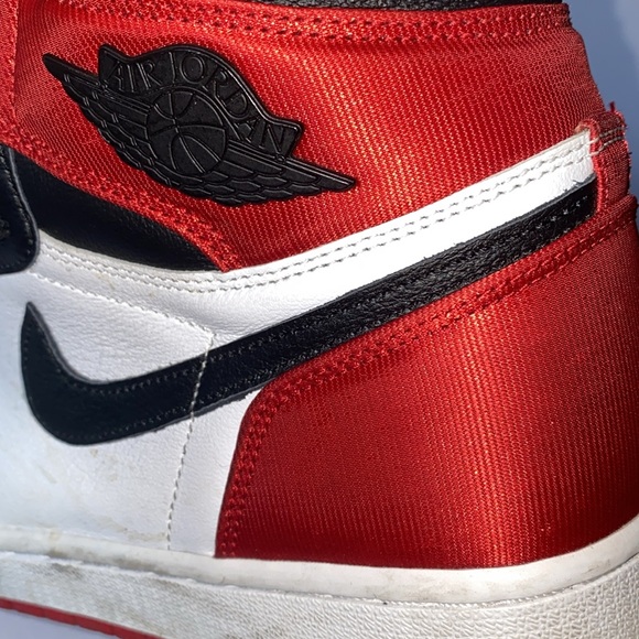 Air Jordan 1 Retro High Satin Black Toe - Picture 9 of 12